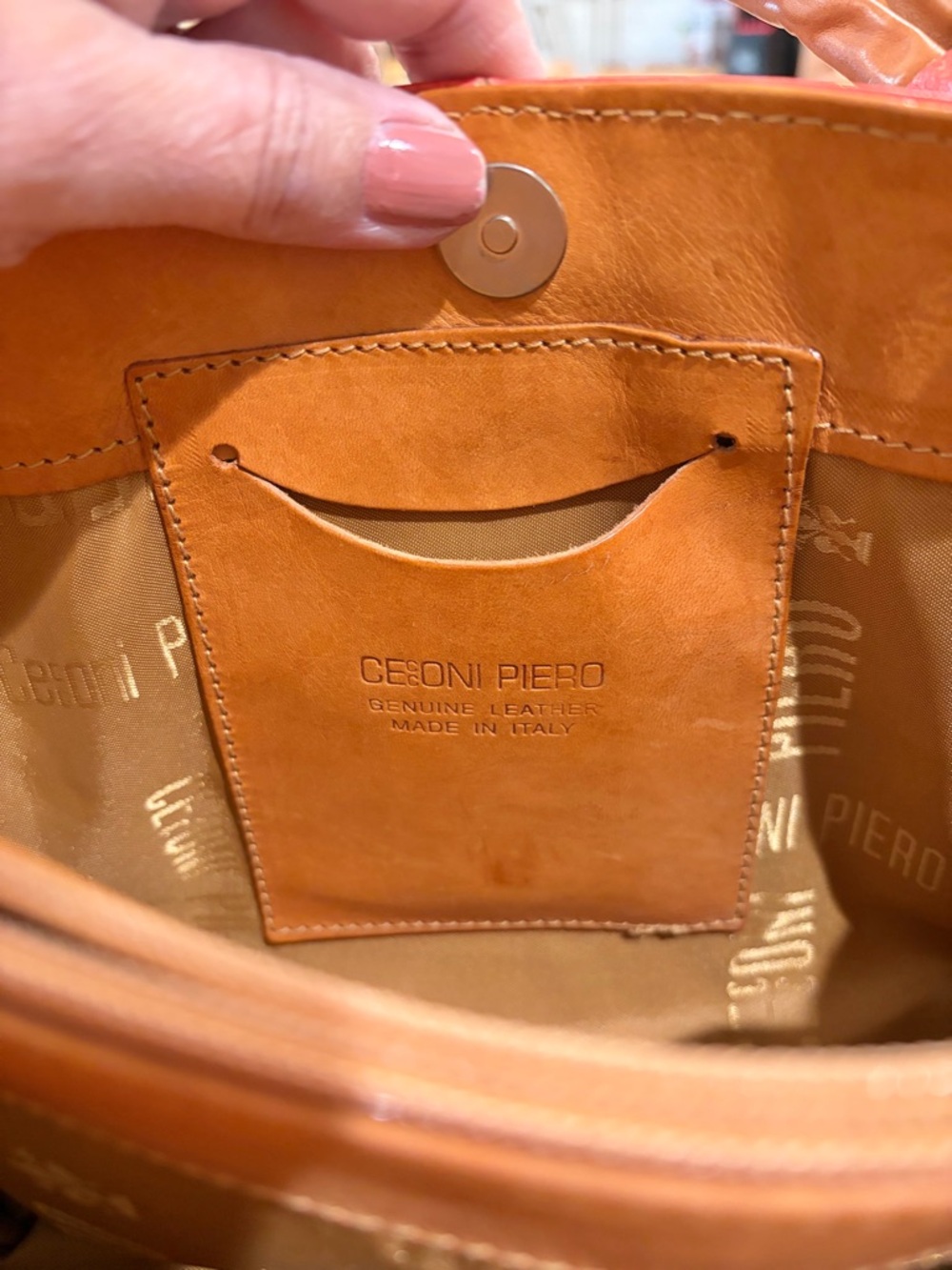 Ostrich-embossed petite leather handbag by Cecconi Piero Made in Italy - Picture 11 of 14